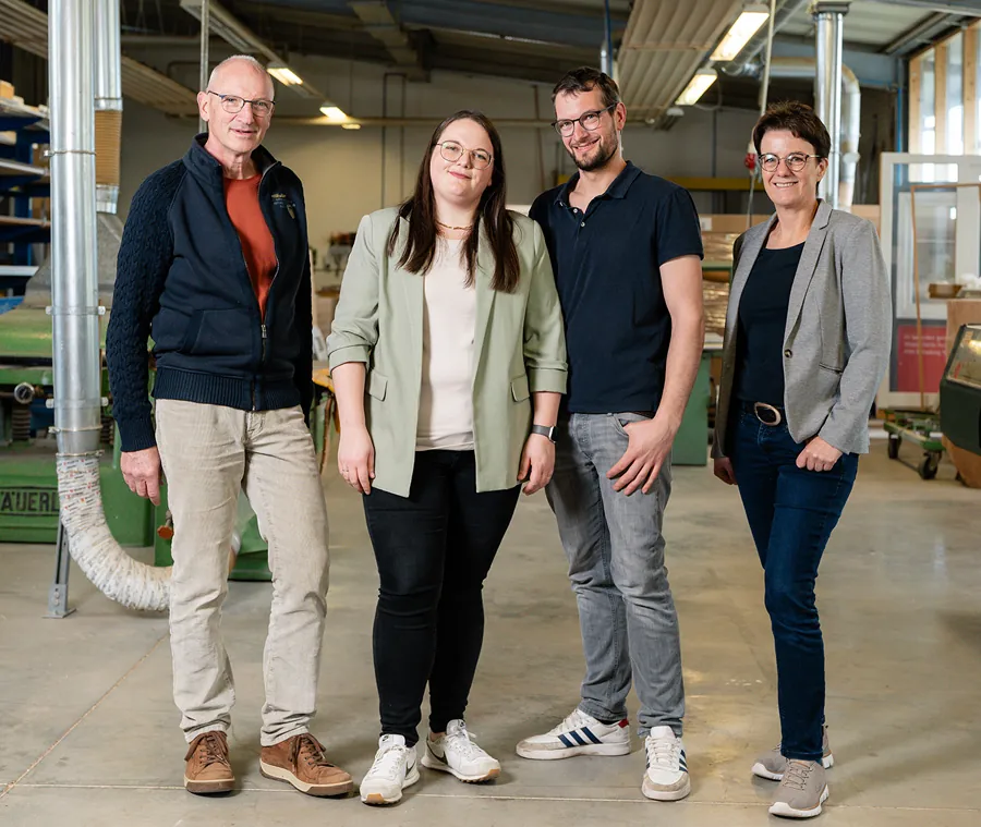 Familie Hollnberger in der Werkstatt von Hollnberger Fensterbau in Oberkirch