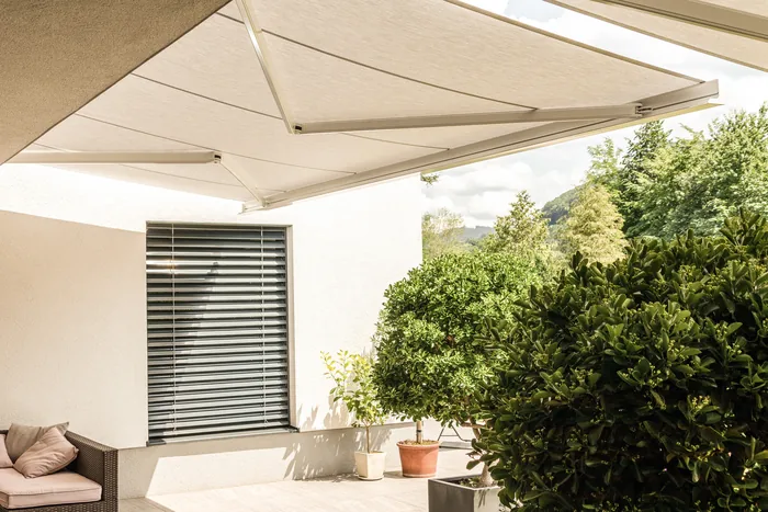 Markise über einer Terrasse, Markisen nach Maß für Oberkirch, Offenburg und Achern