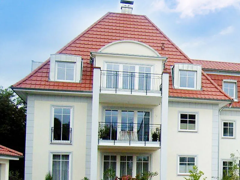 Neue Fenster und Balkontüren an einem Wohnhaus in Renchen, montiert von Hollnberger Fensterbau Oberkirch