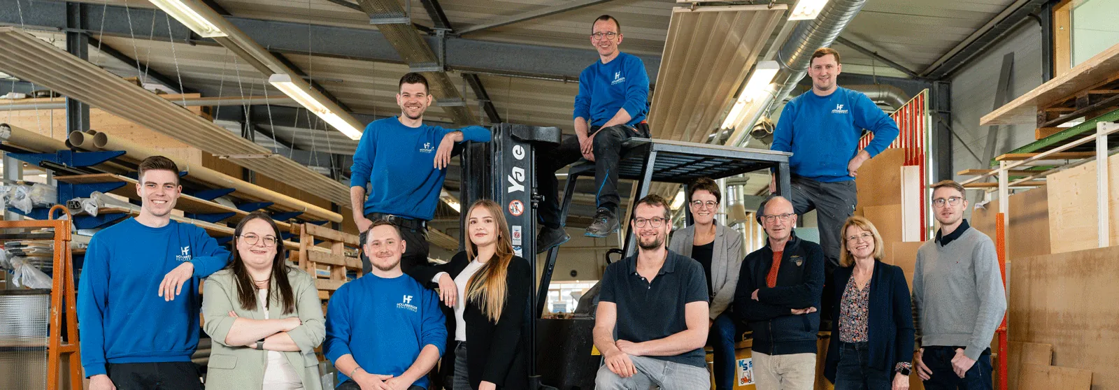 Team von Hollnberger Fensterbau in der Werkstatt in Oberkirch